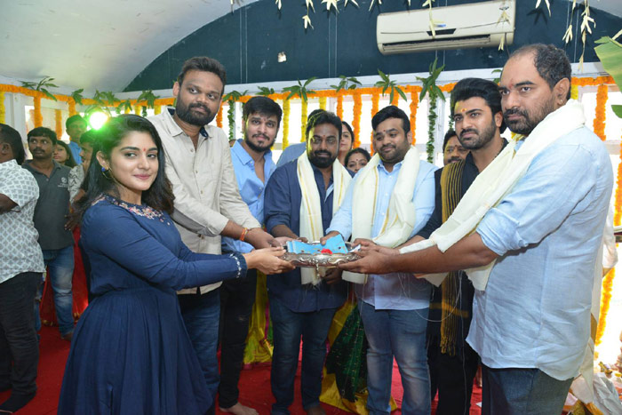 siddhartha,nivetha thomas,swaasa movie,launch  నిఖిల్, నివేదా థామస్ ‘శ్వాస’ స్టార్ట్స్