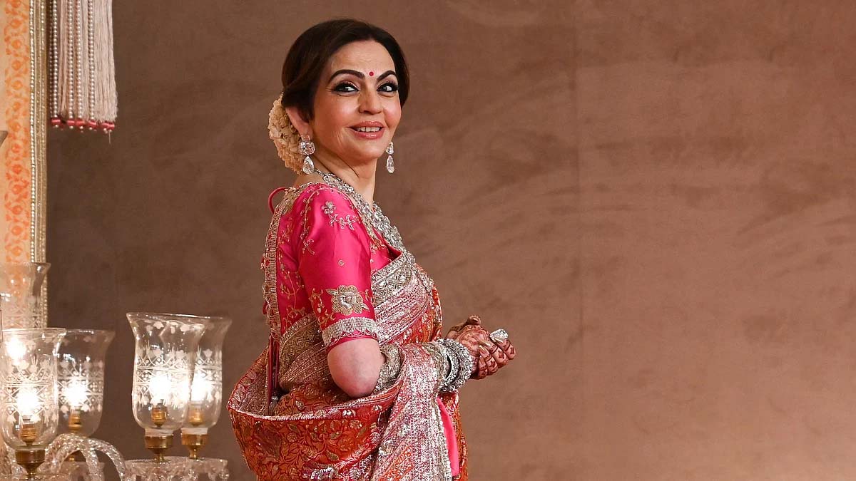 nita ambani  800 జీతంతో మొద‌లై ల‌క్ష‌ల కోట్ల‌కు