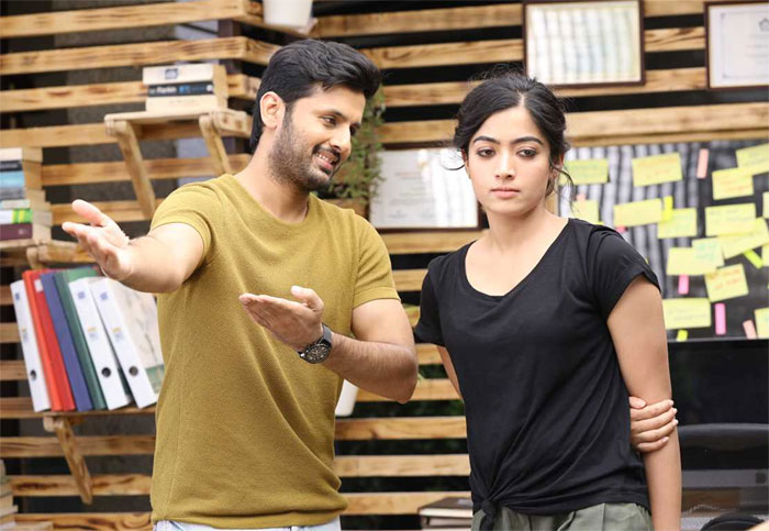 rashmika,nithiin,dog biscuits,bheeshma,promotion  రష్మిక సీక్రెట్ బయటపెట్టిన నితిన్..!