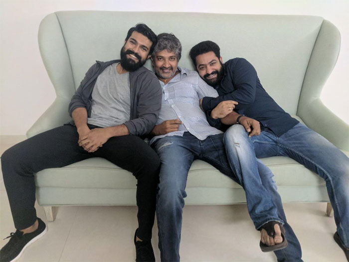 rajamouli,jr ntr,ram charan,graphics,emotions  ఎన్టీఆర్, చరణ్ ల మధ్య ఎమోషన్స్ తోనే సినిమా!