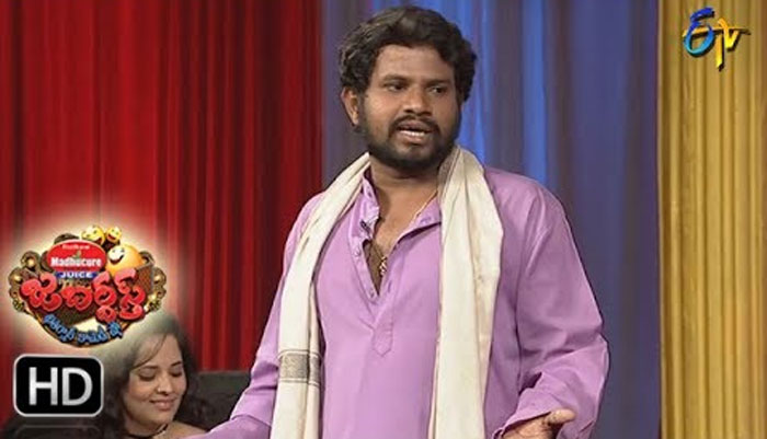 hyper aadhi,jabardasth,comedy show,roja,nagababu,etv  హైపర్ ఆది లేకపోతే ఆగుతుందా ఏంటి?