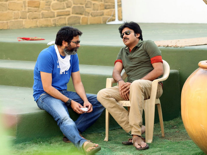 trivikram srinivas,pawan kalyan,movie,krish,harish shankar,pink remake  పవన్‌కి త్రివిక్రమ్ దూరమైనట్లేనా..?