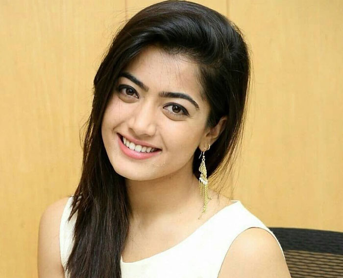 rashmika,look,dsp,music,missed,sarileru neekevvaru,teaser  రష్మిక లుక్.. దేవిశ్రీ మ్యూజిక్.. స్పేస్ లేదా?