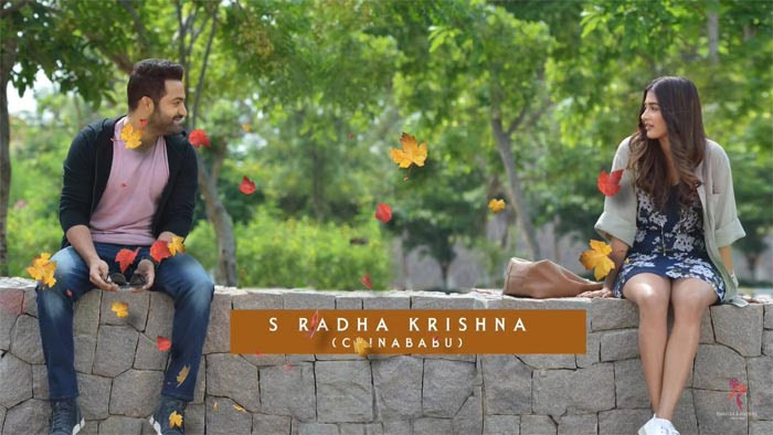 jr ntr,pooja hegde,aravinda sametha,motion poster  ఎన్టీఆర్ క్లాస్ లుక్ కూడా వదిలారు..!!