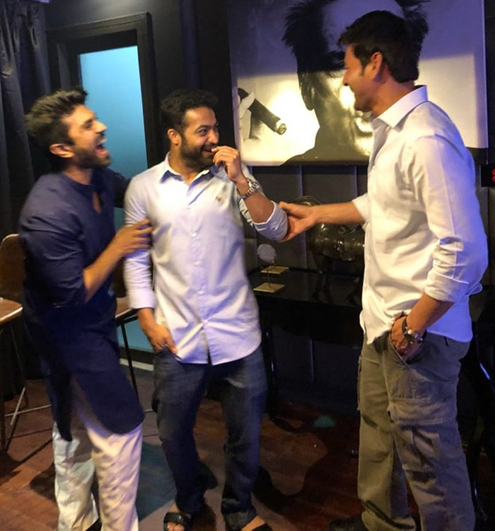 Ntr Charan Mahesh Babu In Party Mood ఎన్టీఆర్ చరణ్ మహేష్ బన్నీ