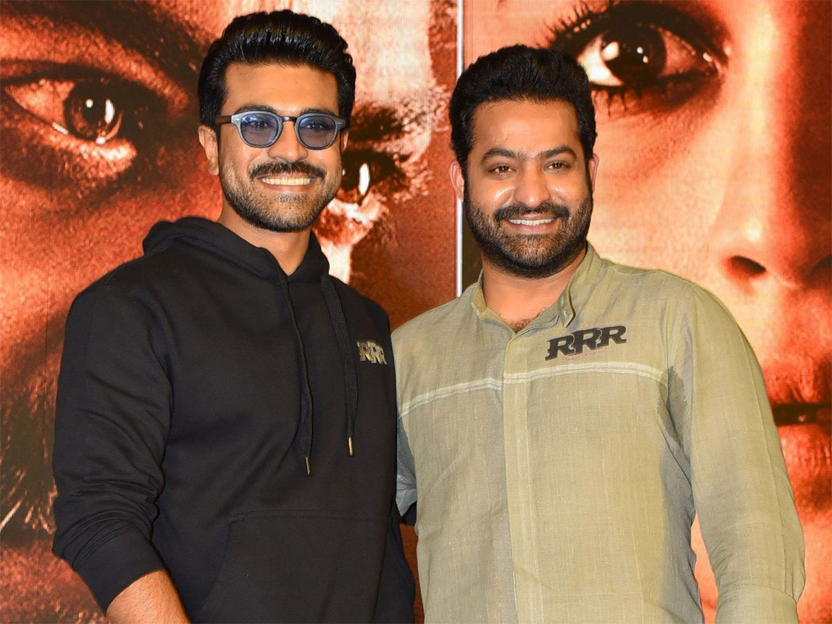 ntr fans,tarak,ram charan,ntr rrr,rrr movie,rrr movie review,charan fans  రామ్ చరణ్ ని డామినేట్ చేస్తున్న ఎన్టీఆర్ 