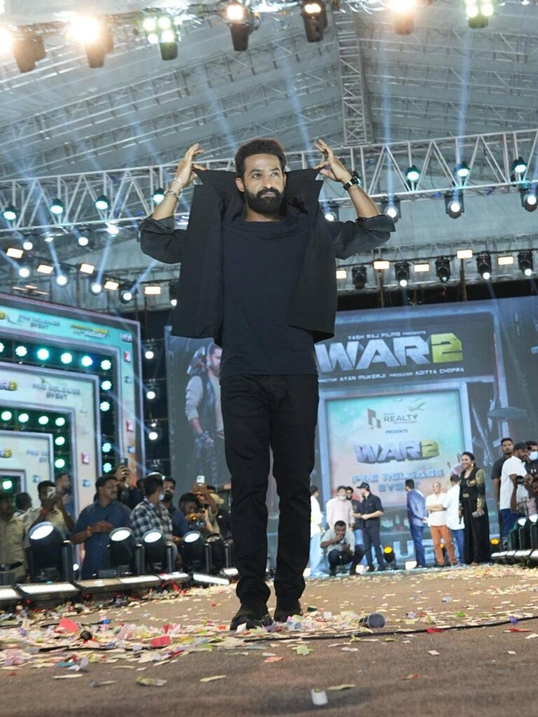 war 2  వార్ 2 లో ఎన్టీఆర్ డామినేషన్ 