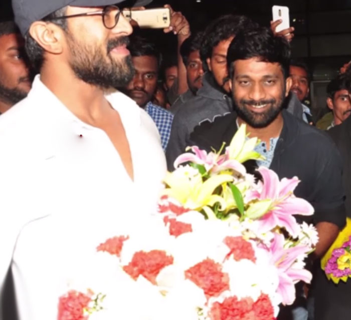 ram charan,jr ntr,fan,selfie,airport  ఎన్టీఆర్ అభిమానికి చరణ్ సెల్ఫీ..!