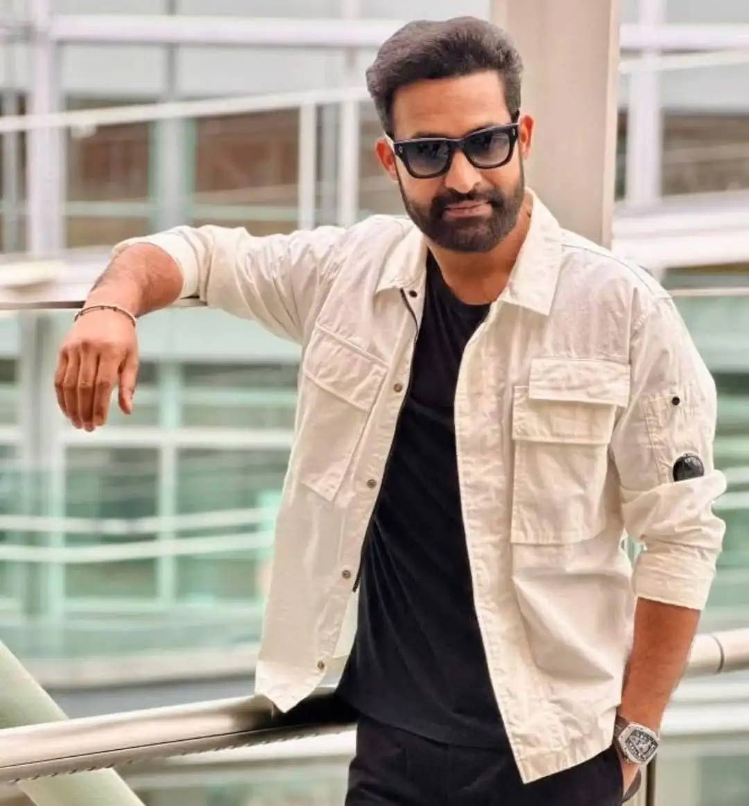 ntr  ఎన్టీఆర్ ఫ్యాన్స్ తెగ ఫీలవుతున్నారు 