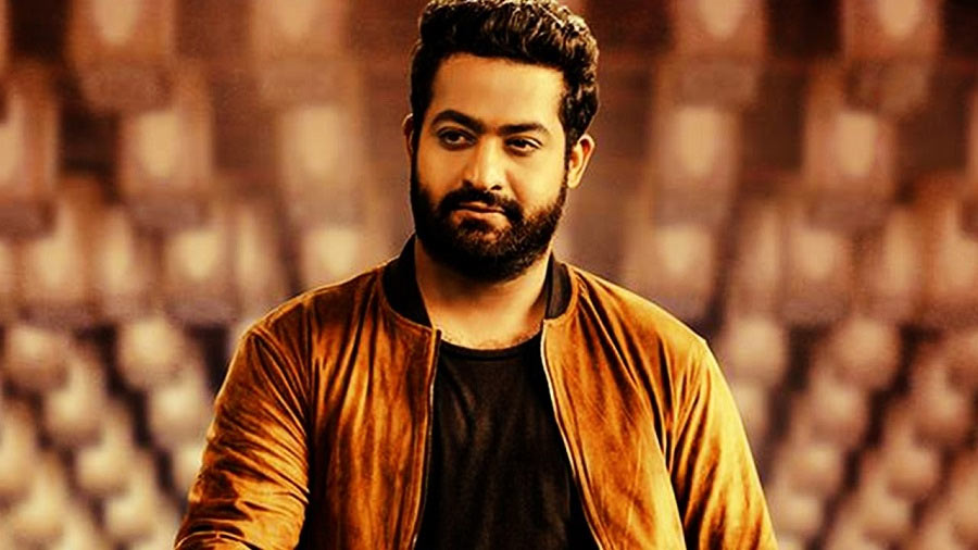 ntr,tarak,jr ntr,ntr fans,ntr birthday celebrations,rrr treat for ntr fans,rajamouli,rrr ntr poster,ntr birthday special poster,rrr ntr special poster  ఆందోళనలో ఎన్టీఆర్ ఫాన్స్ 