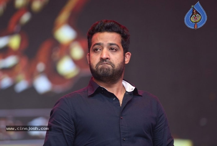 ntr,aravinda sametha,powerful speech,emotional speech,jr ntr,harikrishna,trivikram srinivas  నాన్నకు చెప్పలేకపోయా..మీకు చెప్తున్నా:ఎన్టీఆర్