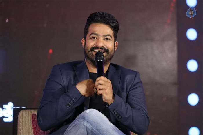 jr ntr,abhay,pranitha,jr ntr son,bigg boss show  ఎన్టీఆర్ ఎవరికి భయపడతాడో తెలుసా..?