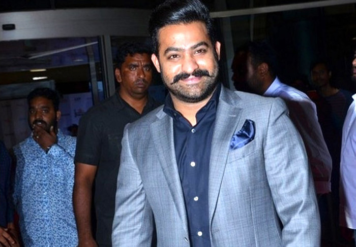 jr ntr,jio filmfare awards,janatha garage movie,jr ntr jio filmfare award  అబ్బా.. యంగ్‌టైగర్‌ ఫుల్‌స్వింగ్‌లో ఉన్నాడు..!