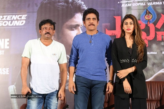 nagarjuna,ram gopal varma,officer,release press meet,myra sareen  వర్మ వదిలేస్తాడేమోనని భయం వేసేంది: నాగ్!