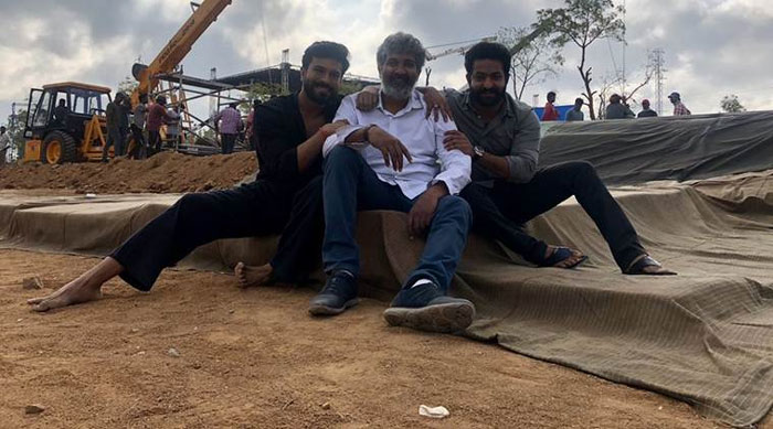 rrr,rajamouli,rumours,rrr movie story,ram charan,jr ntr  RRR: ఈ వార్తలు నిజమేనా..? 