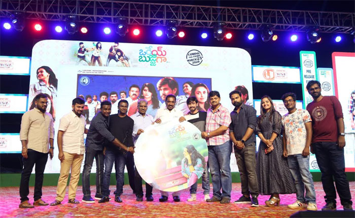 raj tarun,malavika nair,orey bujjiga,pre release,event  ‘ఒరేయ్‌ బుజ్జిగా..’ రెండున్నర గంటలు నవ్విస్తాడట!