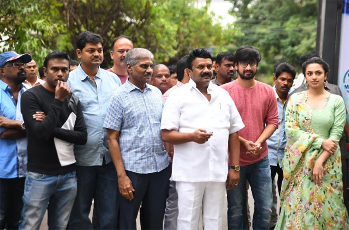 orey bujjiga movie,mobile publicity,talasani srinivas yadav,raj tarun  ‘ఒరేయ్‌ బుజ్జిగా...’ మొబైల్ పబ్లిసిటి ప్రారంభం