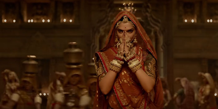 deepika padukone,dress,changed,padmaavat ghoomar,song  'పద్మావత్' పాటను చూస్తే ఆశ్యర్యం వేస్తుంది!