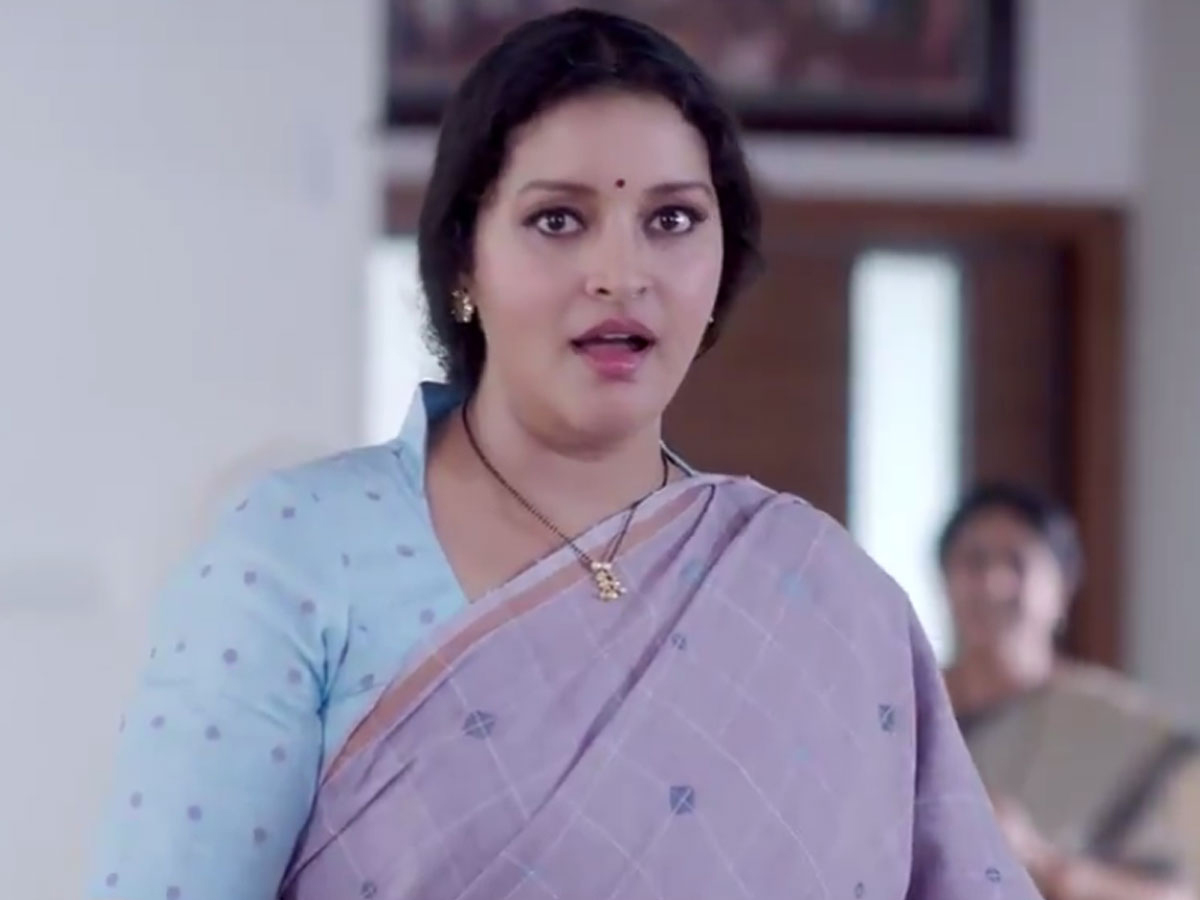 renu desai character revealed mahesh sarkaru vaari paata!  SVP లో మహేష్ వదినగా రేణు దేశాయ్.?