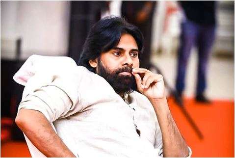 pawan kalyan,ayyappanum koshiyum,remake,dil raju,venu sriram,vakeel saab  మళయాలీ చిత్రంపై మక్కువ కనబరుస్తున్న పవర్ స్టార్..