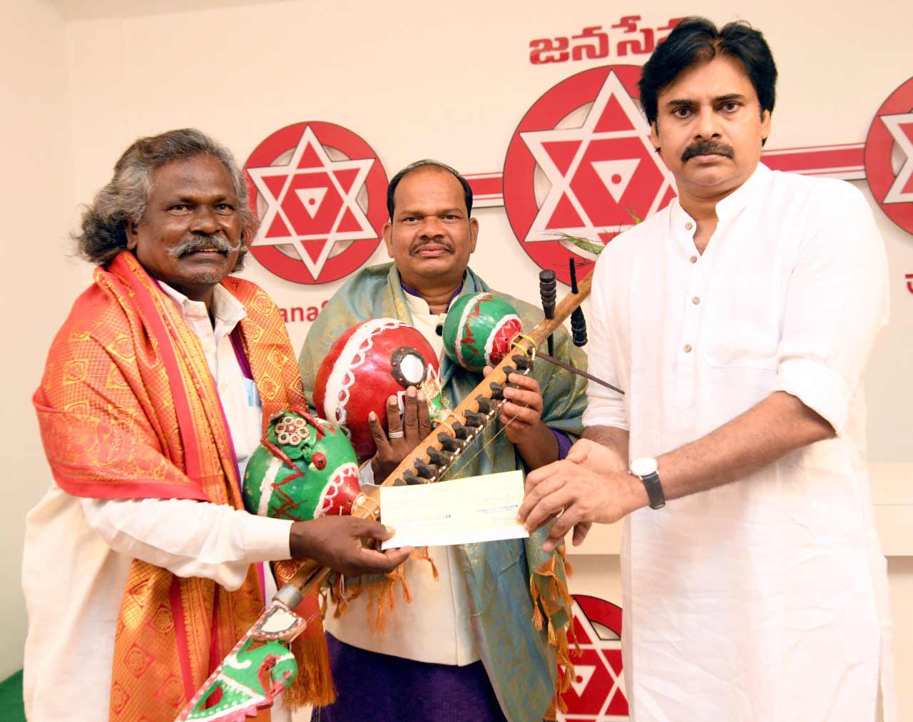 pawan kalyan,mogulayya  మొగులయ్య పవన్ కల్యాణ్ ఆర్థిక సాయం