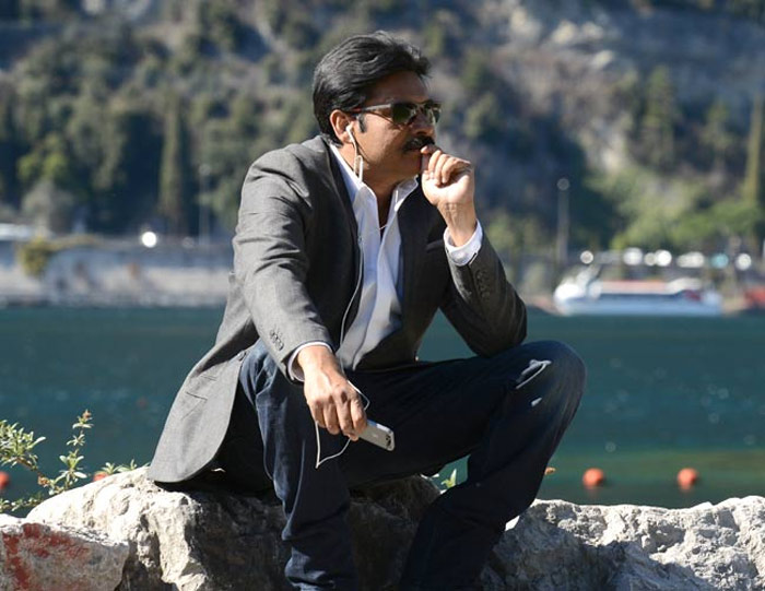 pawan kalyan,trivikram srinivas,khaidi no 150,chiranjeevi,europe  చిరు వెళ్ళొచ్చాడు..పవన్‌ వెళ్తున్నాడు! 