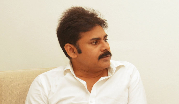 pawan kalyan,director trivikram,janasena party,pawan kalyan stop movies  పవన్ సినిమాలకు ఫుల్ స్టాప్ పెడుతున్నాడట..!