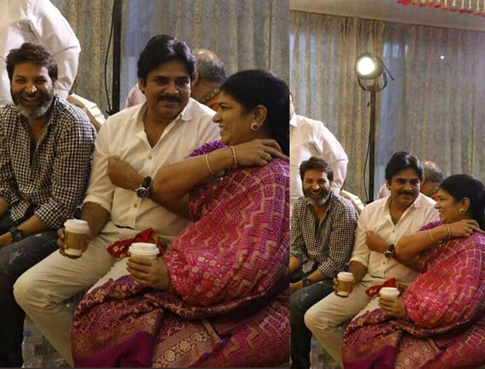 pawan kalyan,surekha,narendra chowdary,ntr narendra chowdary daughter engagement  మెగా ఫ్యామిలీలో గొడవలా..ఈ పిక్ చూసి చెప్పండి!