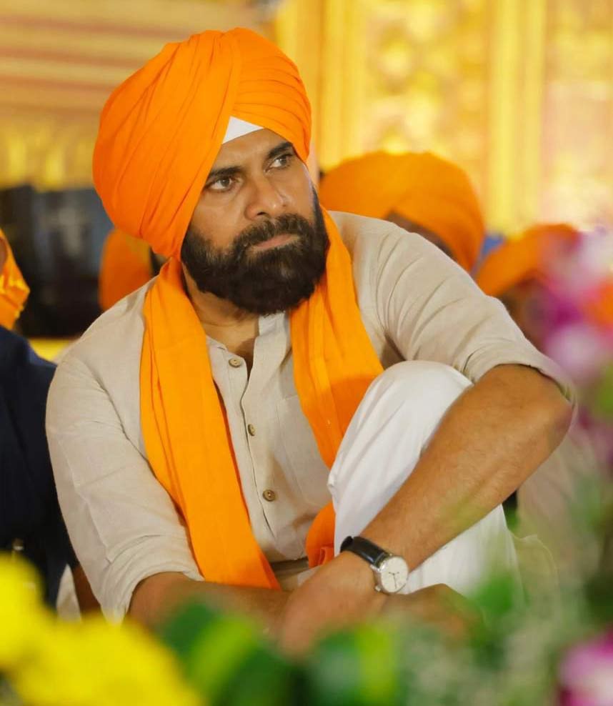 pawan kalyan  ప‌వ‌ర్‌స్టార్ సింగ్ ఈజ్ కింగ్ లుక్