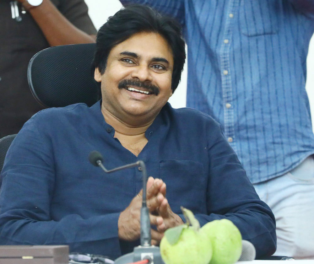 pawan kalyan,vakeel saab movie,vakeel saab block buster,pawan kalyan rayalaseema slang,ak remake,penchal das help  పవన్ కళ్యాణ్ రాంపేజ్ స్టార్ట్స్ 