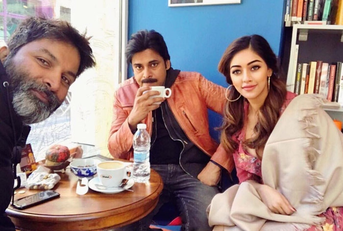 pawan kalyan,trivikram srinivas,anu emmanuel,selfie,agnathavasi  అజ్ఞాతవాసి సెల్ఫీ సంచలనం..!