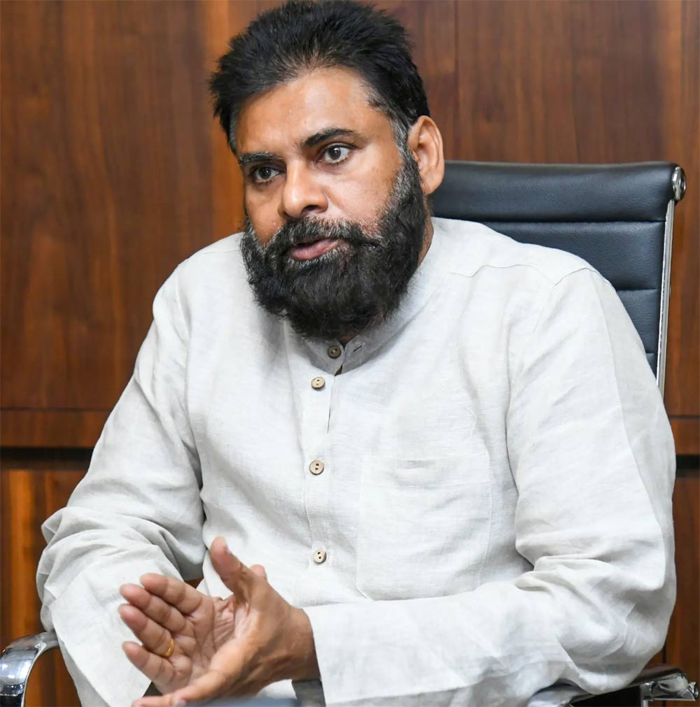 pawan kalyan  పవన్ చుట్టూ పనికిమాలినవాళ్లు