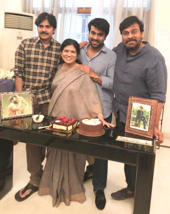 chiranjeevi,pawan kalyan,ram charan,ram charan birthday  మెగా పిక్ అదిరింది!!