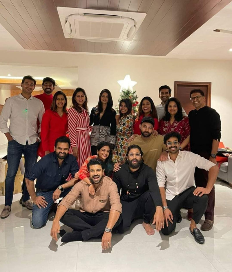 mega family,mega family christmas celebrations,ram charan - upasana,allu arjun - sneha,varun tej,niharika,vaishnav tej,sai dharam tej  పిక్ టాక్: మెగా క్రిస్టమస్ సెలెబ్రేషన్స్ 