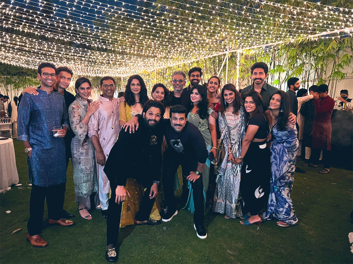 ram charan,mega family diwali celebrations,allu arjun and cousins,upasana,sneha reddy,allu venkatesh and his wife,niharika and her husband chaitanya,sushmita husband vishnu prasad  పిక్ టాక్: మెగా ఫ్యామిలీ దివాళి సెలెబ్రేషన్స్