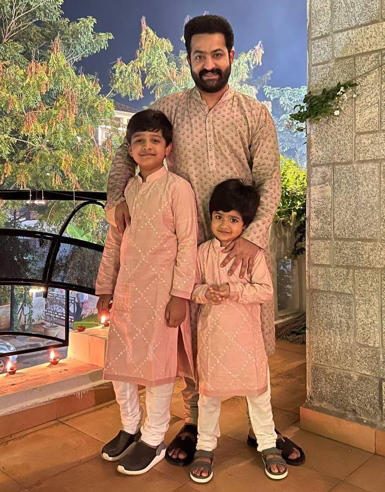 young tiger ntr,ntr,tarak,bhargav ram,abhay ram,ntr family  పిక్ టాక్: కొడుకులతో యంగ్ టైగర్