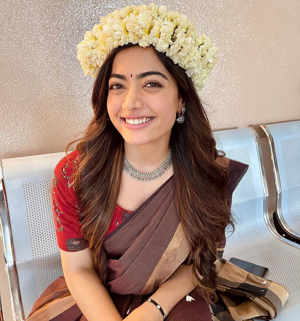 rashmika mandanna,rashmika mandanna new look,rashmika mandanna new look viral  పిక్ టాక్: పూల తలపాగాతో.. 