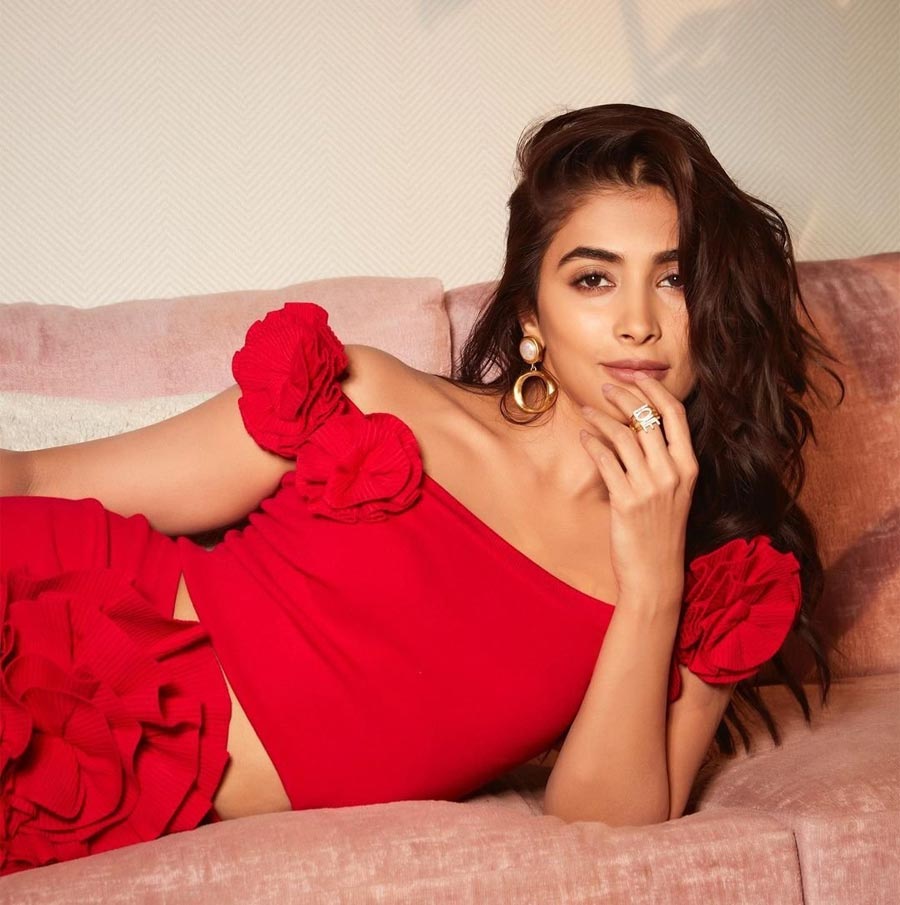 pooja hegde  అలాంటి పాత్రలపై మనసుపడుతున్న పూజ హెగ్డే 