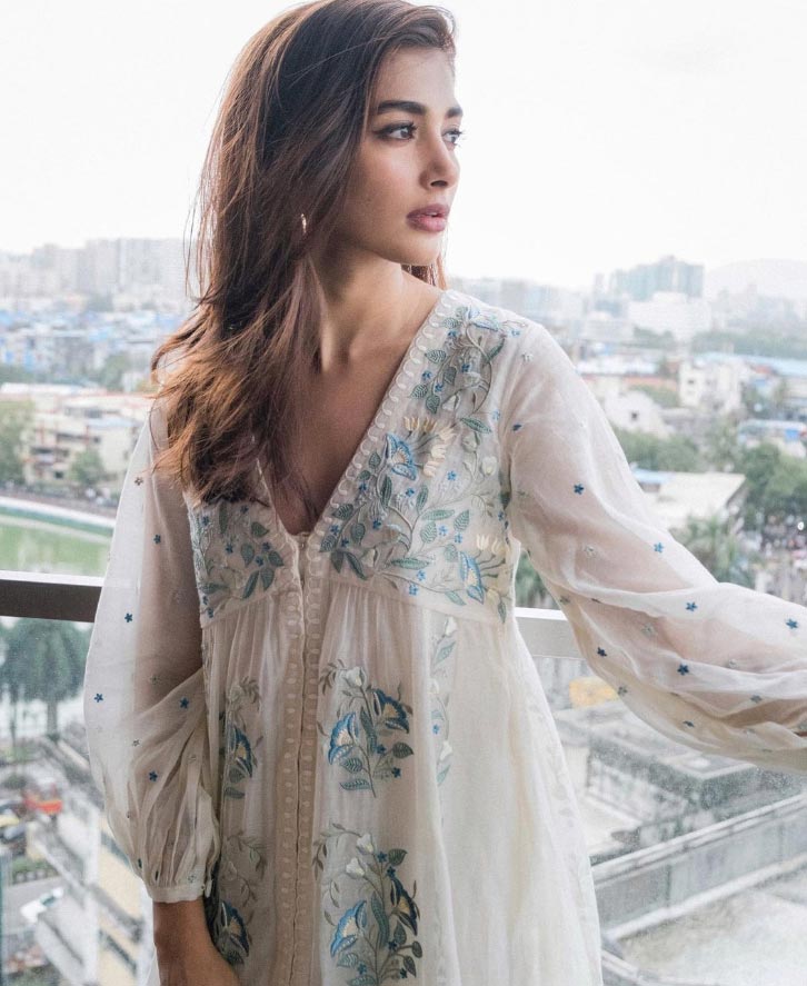 pooja hegde,pooja hegde latest glamour pic,pooja hegde new still  పిక్ టాక్: మరింతగా చిక్కిన బుట్టబొమ్మ 