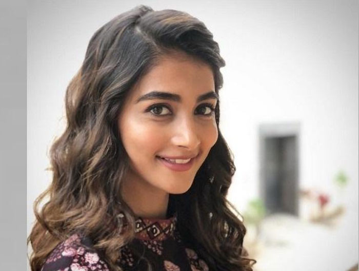 pooja hegde,varun tej,valmika movie,out,harish shankar  రూమర్స్ దెబ్బకి చేయనని చెప్పేసింది..! 