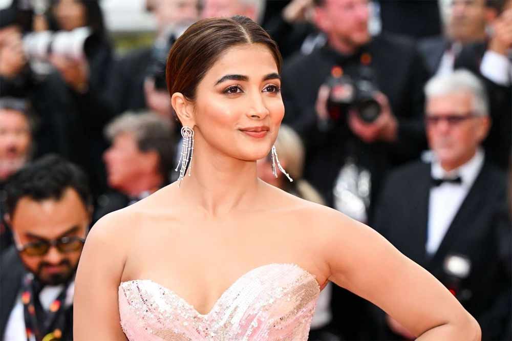 pooja hegde,cannes 2022,cannes red carpet  కాన్స్‌ ఫెస్టివల్: షాకింగ్ కామెంట్స్ చేసిన పూజ 