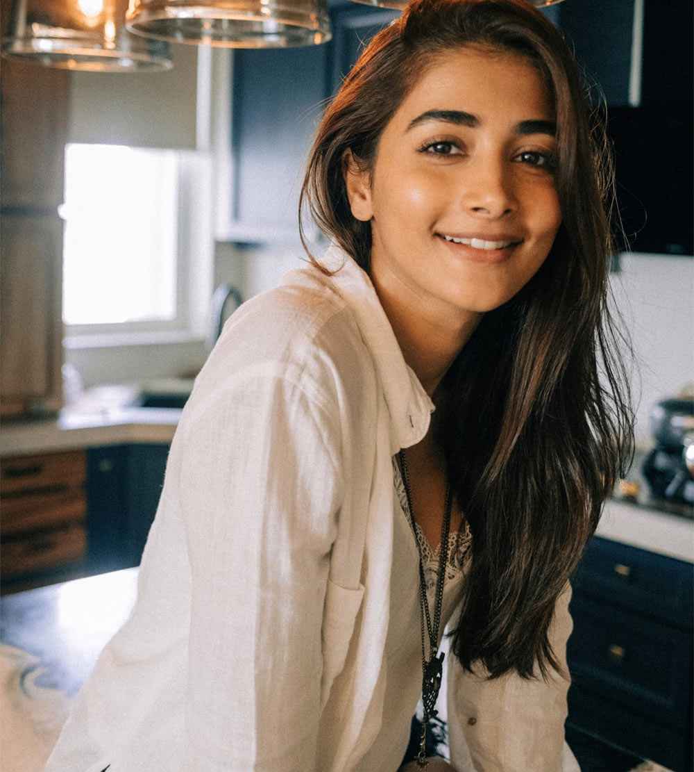 pooja hegde,tests covid-19,negative,i have recovered well,forever grateful,stay safe out there  కరోనాని జయించానంటున్న పూజ 