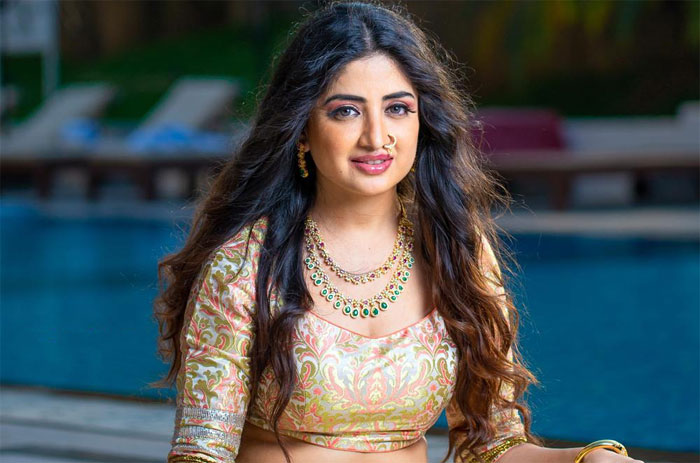 poonam kaur,targets,tollywood director,sensational comments,sushanth singh rajput,depression  డైరెక్టర్‌పై పూనమ్ కౌర్ సంచలన కామెంట్స్!