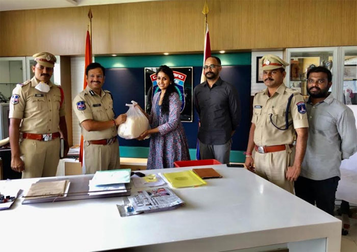 singer smitha,corona,cp sajjanar,help,foob  నాకు సాధ్య‌మైనంత‌లో సాయం చేస్తా: స్మిత