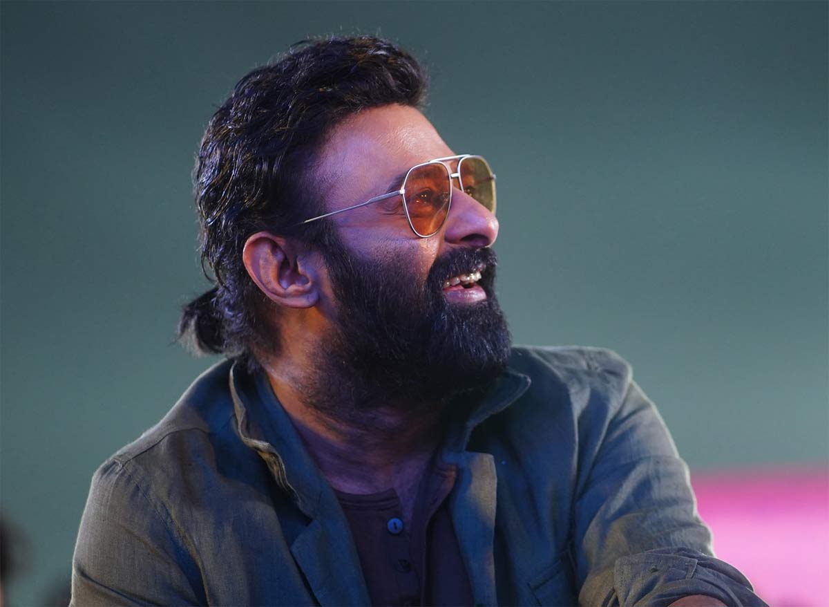 prabhas  రాజమౌళి జీనియస్ - సందీప్ రెడ్డి కల్ట్