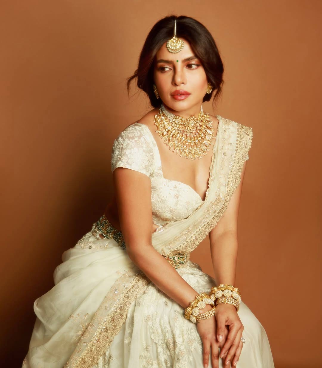 priyanka chopra  అడక్కుండానే వస్తున్న వారణాసి అప్ డేట్స్  