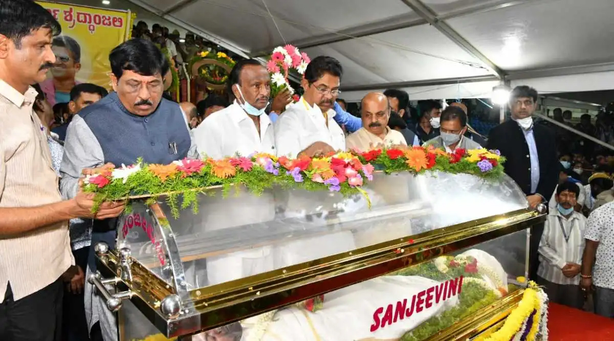 puneeth rajkumar,puneeth rajkumar funeral moved to sunday,kannada hero puneeth,kannada power star puneeth rajkumar  వాయిదా పడిన పునీత్ అంత్యక్రియలు