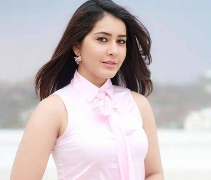 raashi khanna,tholi prema,touch chesi choodu,ravi teja,hopes  ఈ హీరోయిన్ ని తొలిప్రేమే కాపాడాలి! 