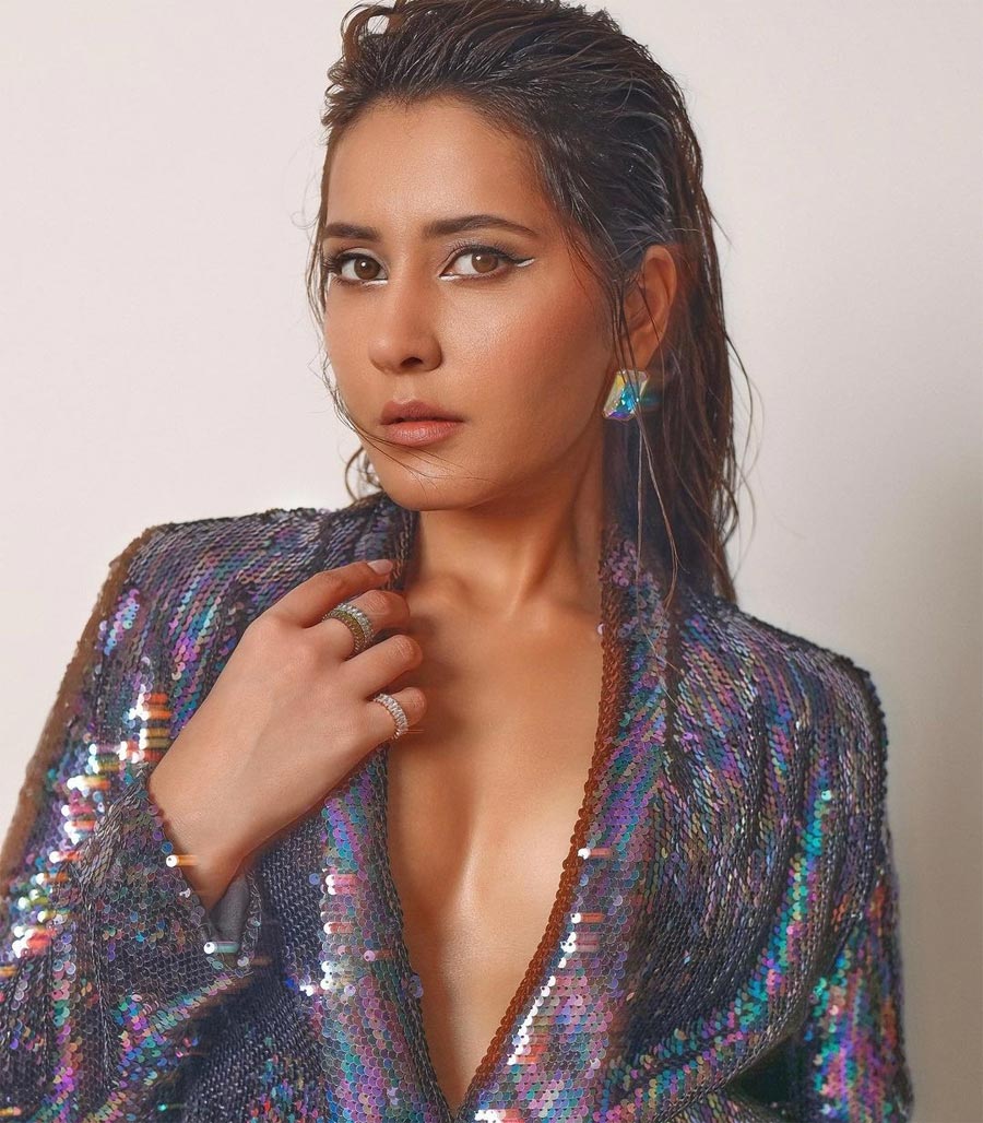 raashi khanna  వేడి రాజేస్తోన్న రాశిఖన్నా