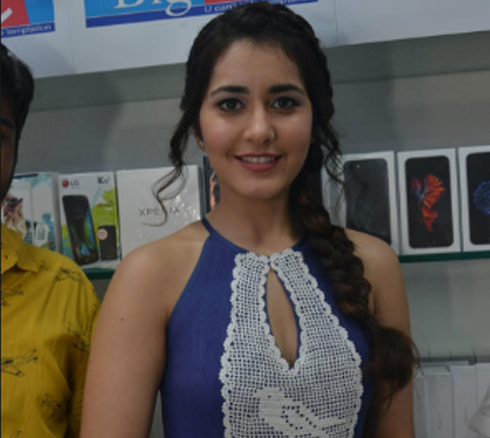 raashi khanna,big c mobile showroom,launch,srinivasa kalyanam  రాశీఖన్నా లుక్స్ చూశారా..!!